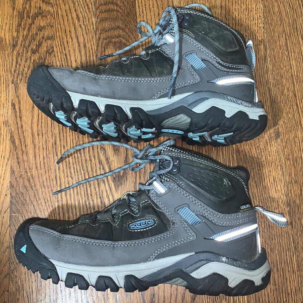 Keen Targhee III mid hiking boots